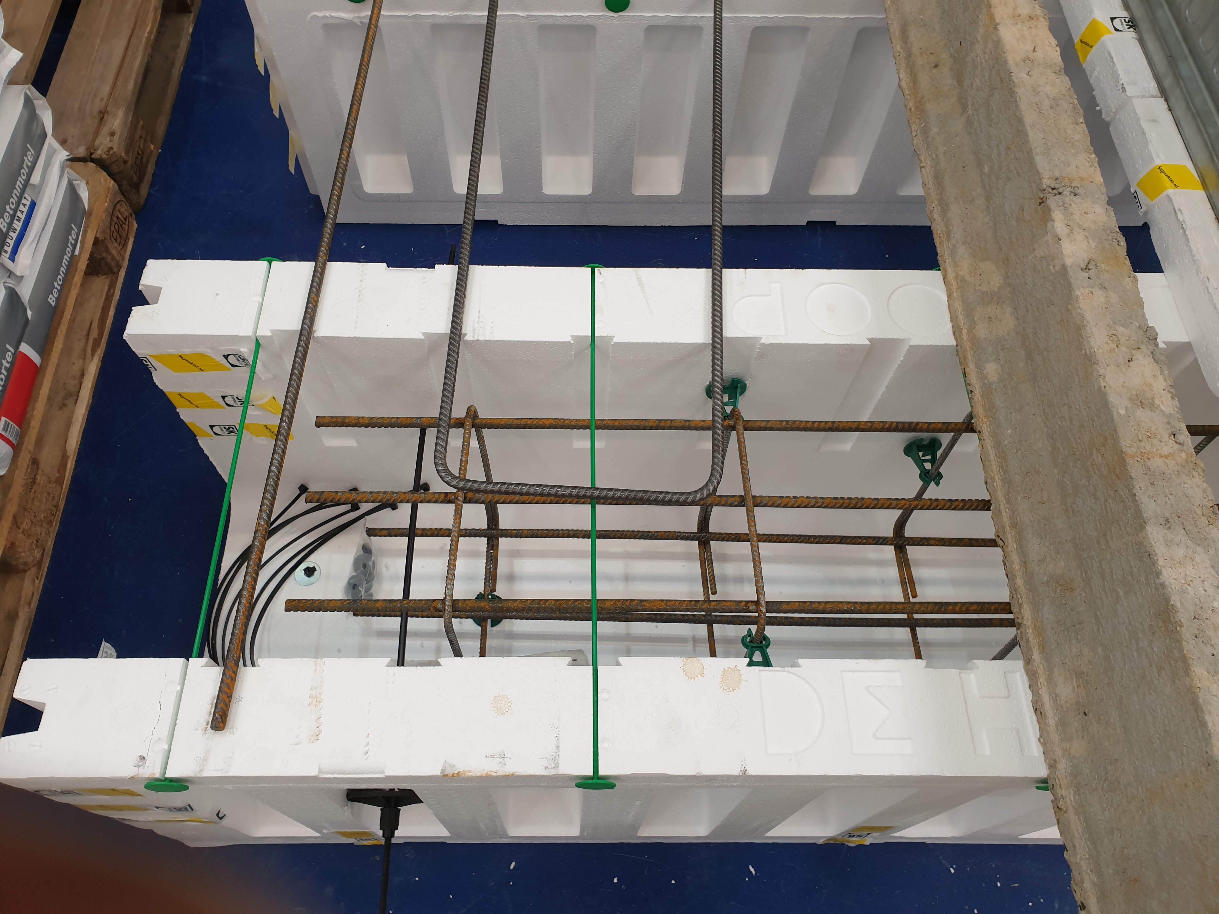 Uitbouw met staalconstructie en renovatie van de dakconstructie – Assendelftstraat, Den Haag – Tijdens en impressie 11