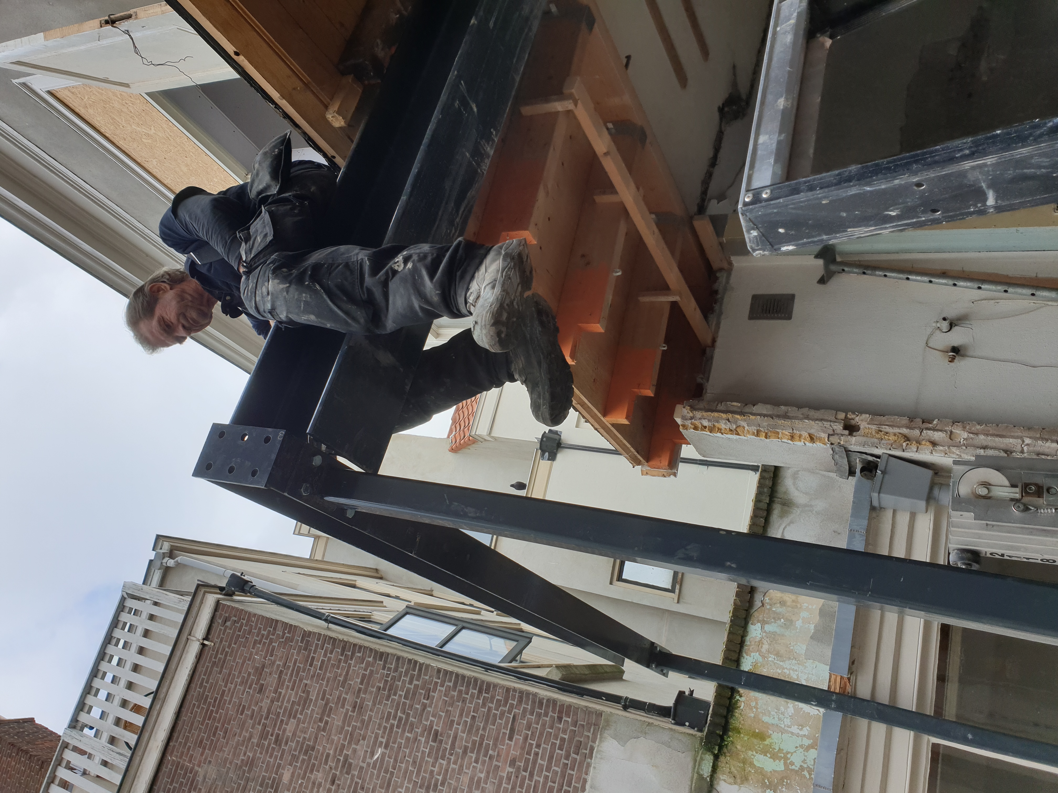 Uitbouw met staalconstructie en renovatie van de dakconstructie – Assendelftstraat, Den Haag – Tijdens en impressie 13