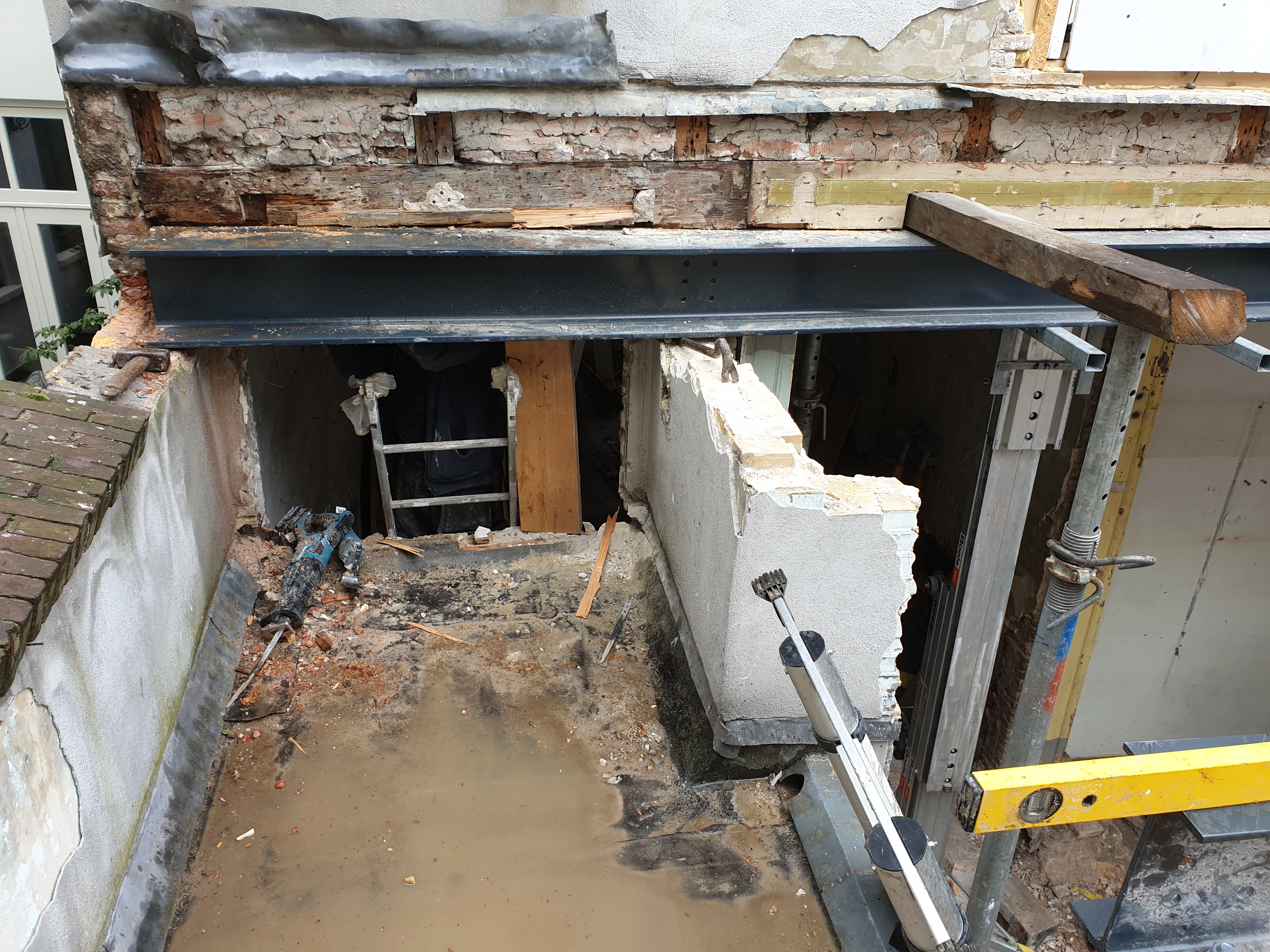 Uitbouw met staalconstructie en renovatie van de dakconstructie – Assendelftstraat, Den Haag – Tijdens en impressie 16