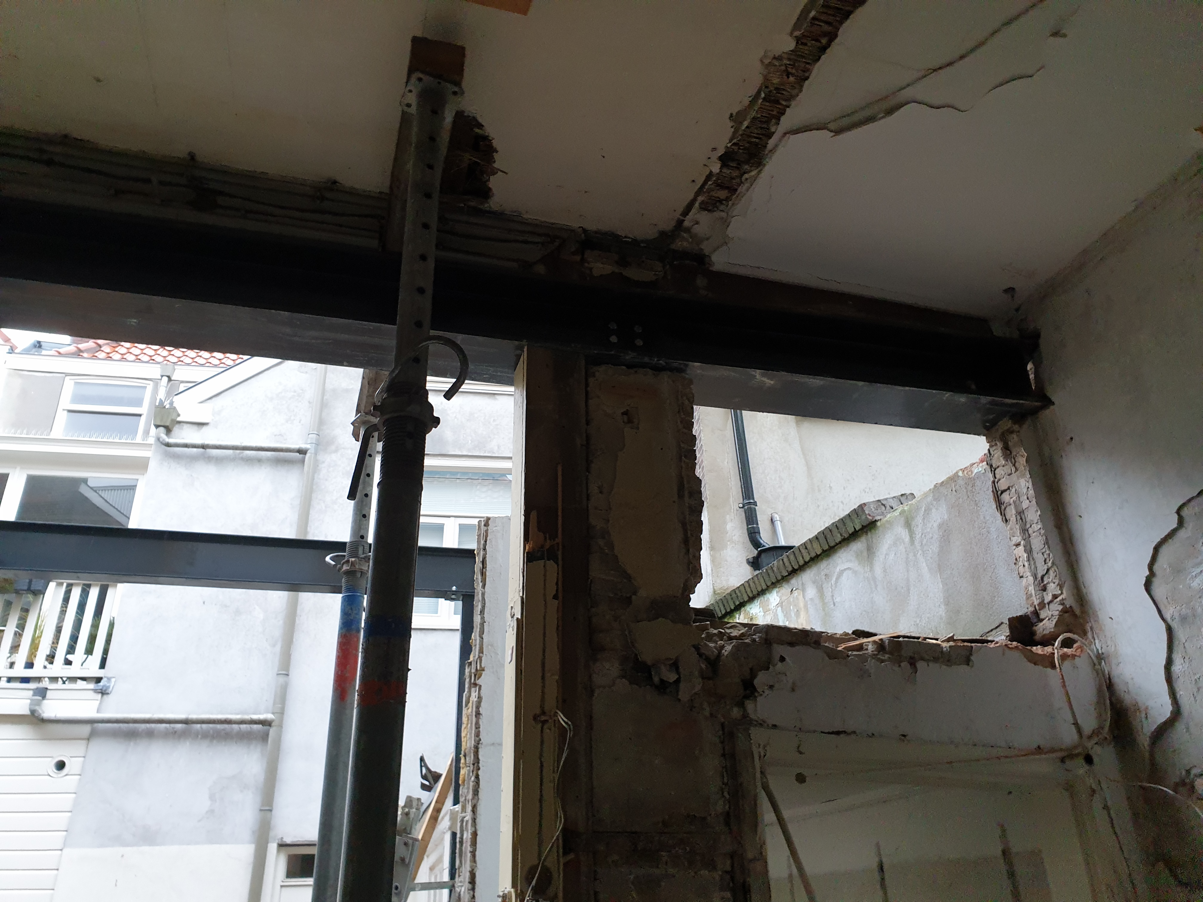Uitbouw met staalconstructie en renovatie van de dakconstructie – Assendelftstraat, Den Haag – Tijdens en impressie 18