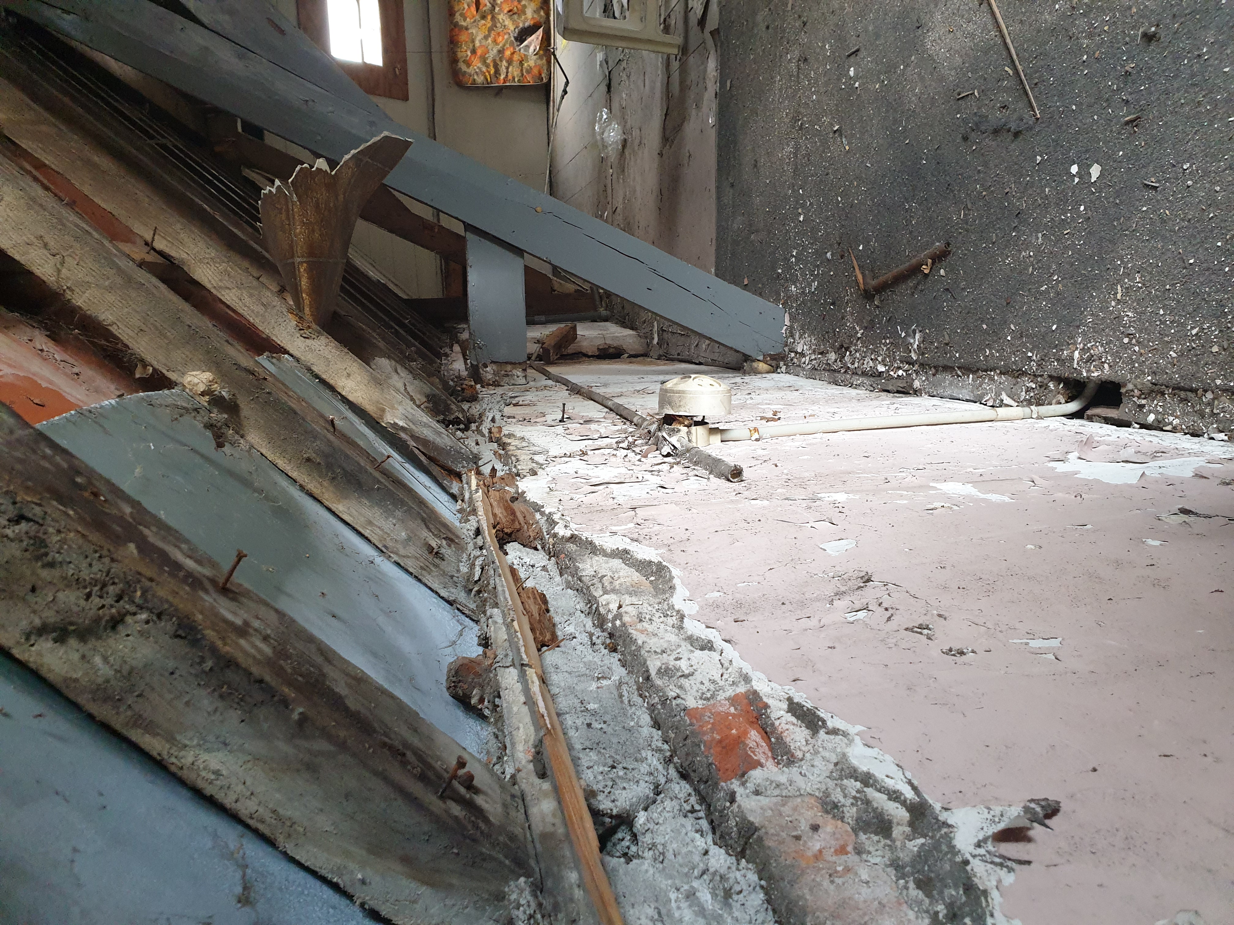 Uitbouw met staalconstructie en renovatie van de dakconstructie – Assendelftstraat, Den Haag – Voor 4