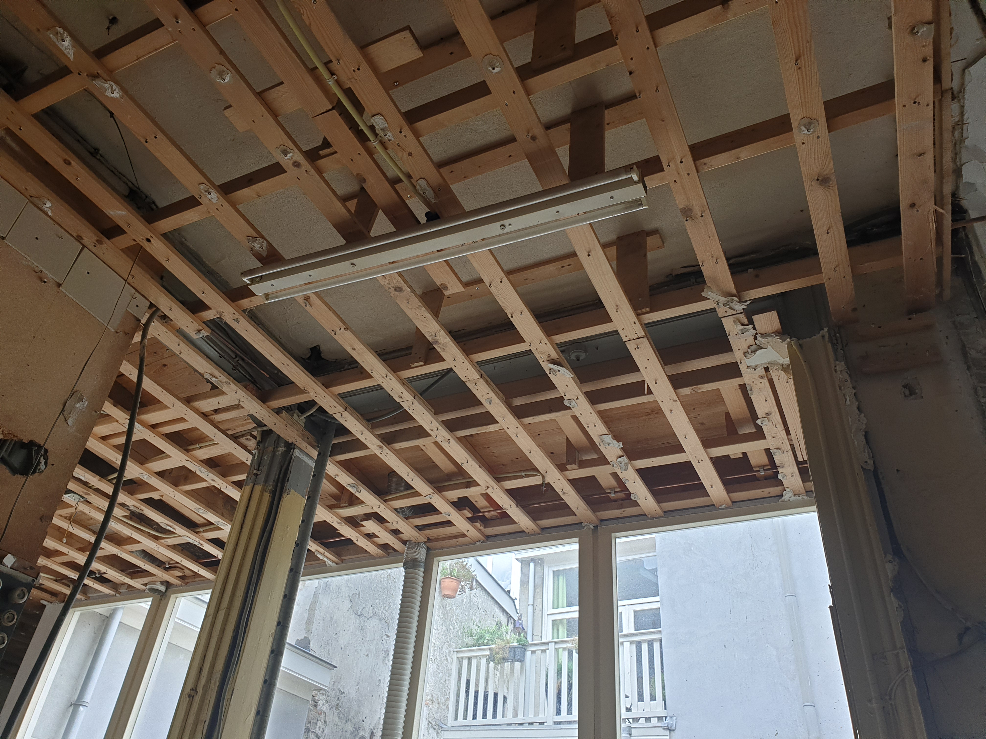 Uitbouw met staalconstructie en renovatie van de dakconstructie – Assendelftstraat, Den Haag – Voor 5