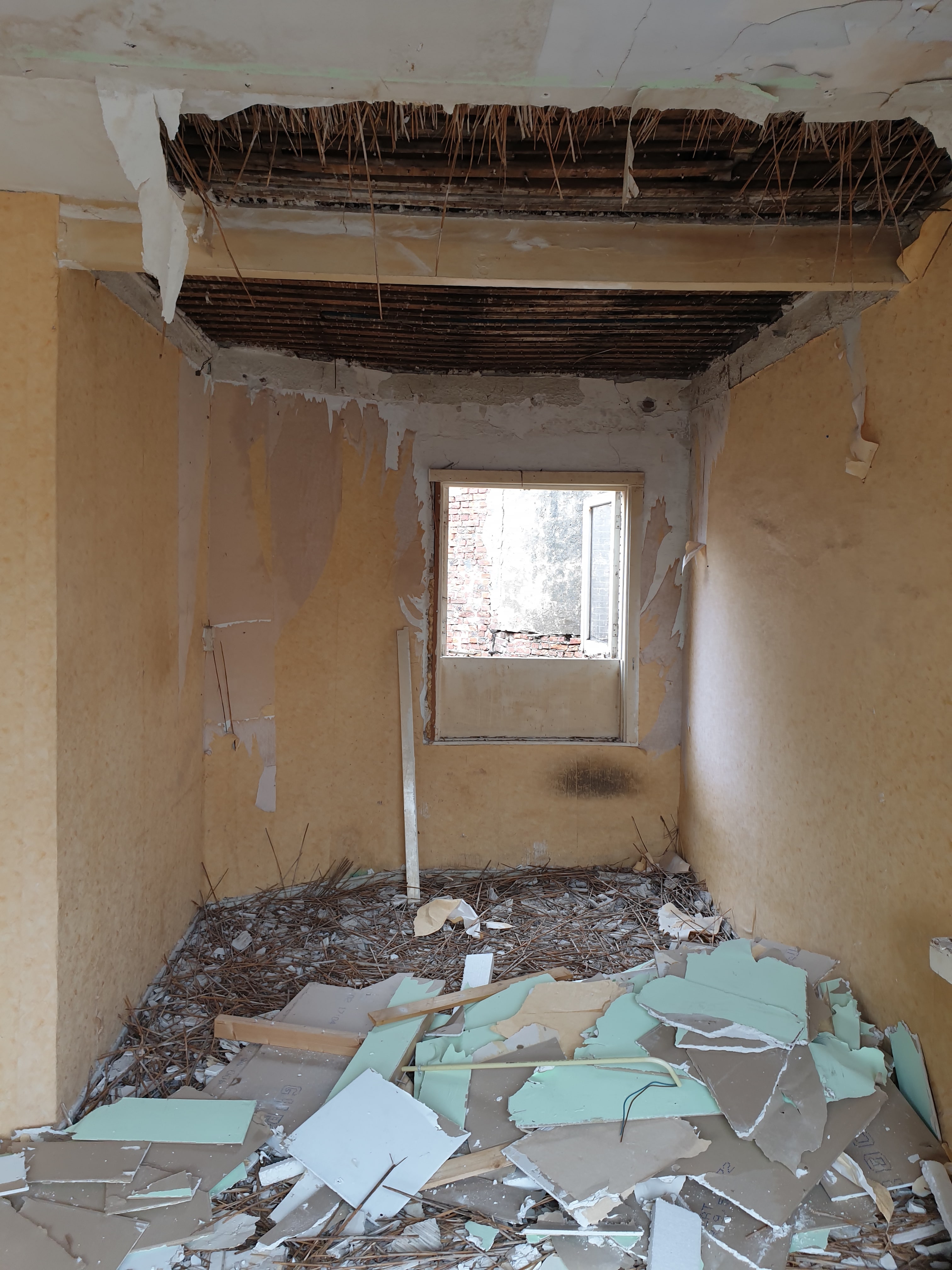Totale renovatie en plaatsen opbouw – Van Tuyllstraat, Den Haag – Voor 10
